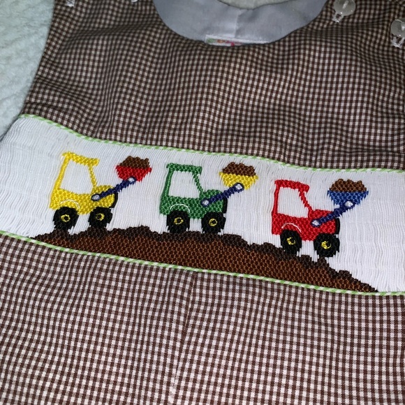 ⛔️SOLD⛔️9m brown checked long all with smocked tra - Picture 2 of 4